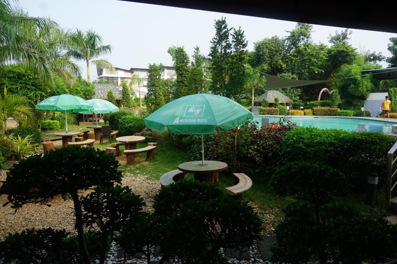 Floating Sanctuary Resort Powered By Cocotel Bulacan エクステリア 写真