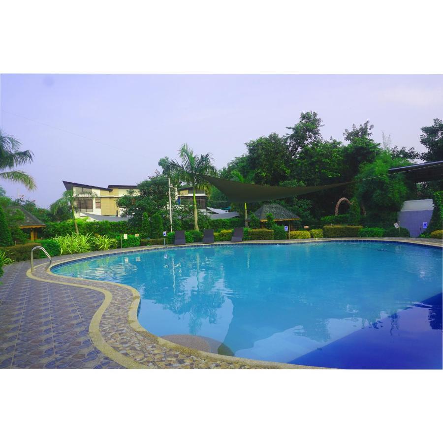 Floating Sanctuary Resort Powered By Cocotel Bulacan エクステリア 写真